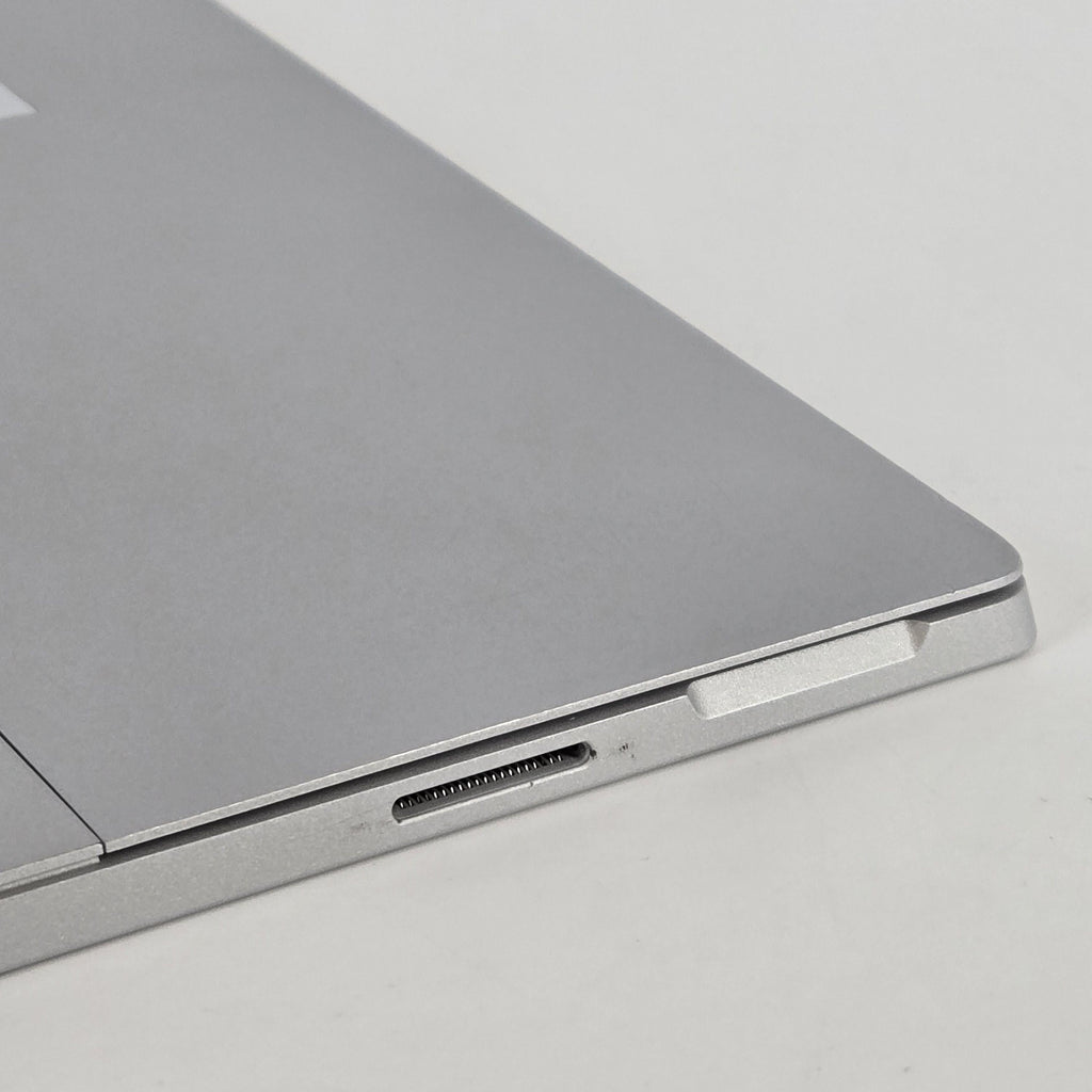 Surface Pro 4 12.3 Silver WiFi 2.4 GHz Intel Core i5 6th Gen. 4GB RAM 128GB Solid State Drive