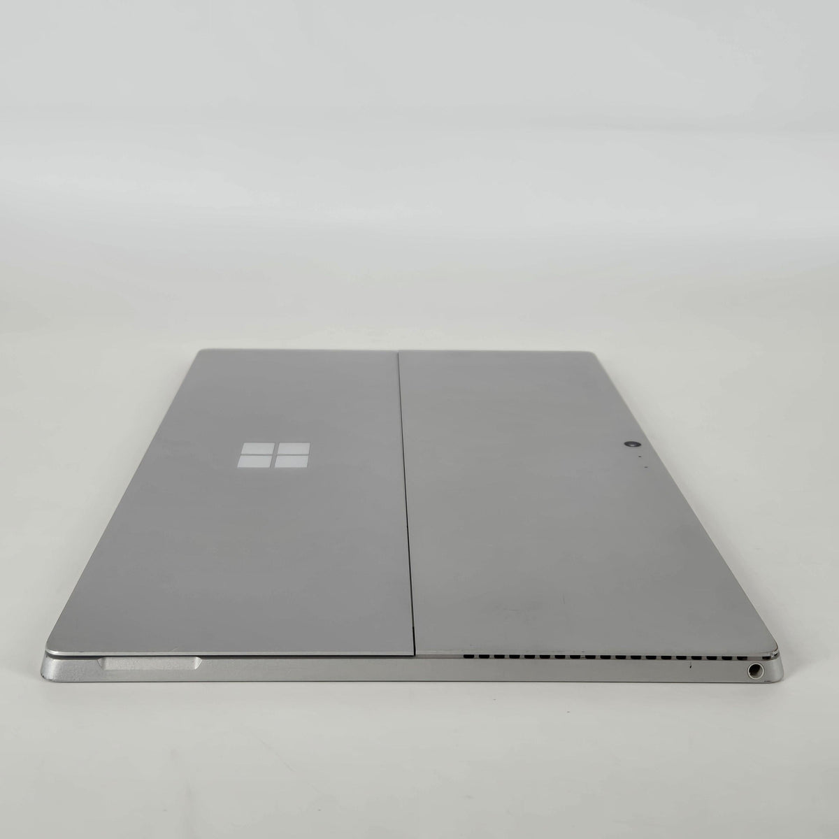 Surface Pro 4 12.3 Silver WiFi 2.4 GHz Intel Core i5 6th Gen. 4GB RAM 128GB Solid State Drive