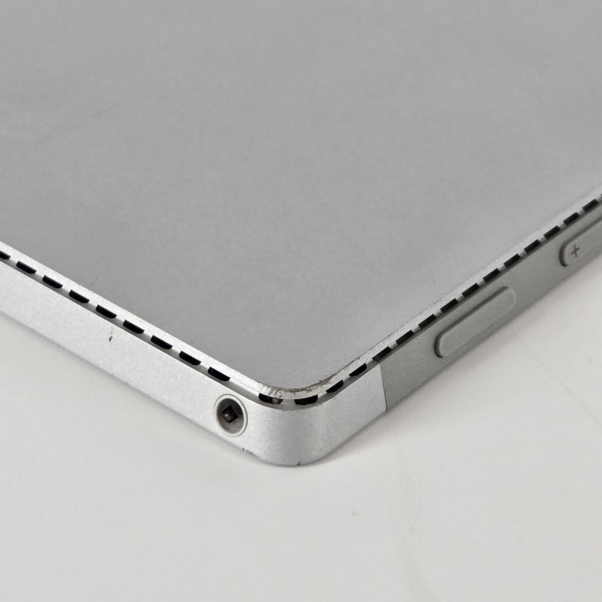 Surface Pro 4 12.3 Silver WiFi 2.4 GHz Intel Core i5 6th Gen. 4GB RAM 128GB Solid State Drive