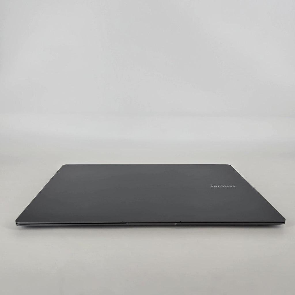 Galaxy Book5 Pro 16 Gray 2.2 GHz Intel Core Ultra 7 Series 2 16GB RAM 1TB Solid State Drive