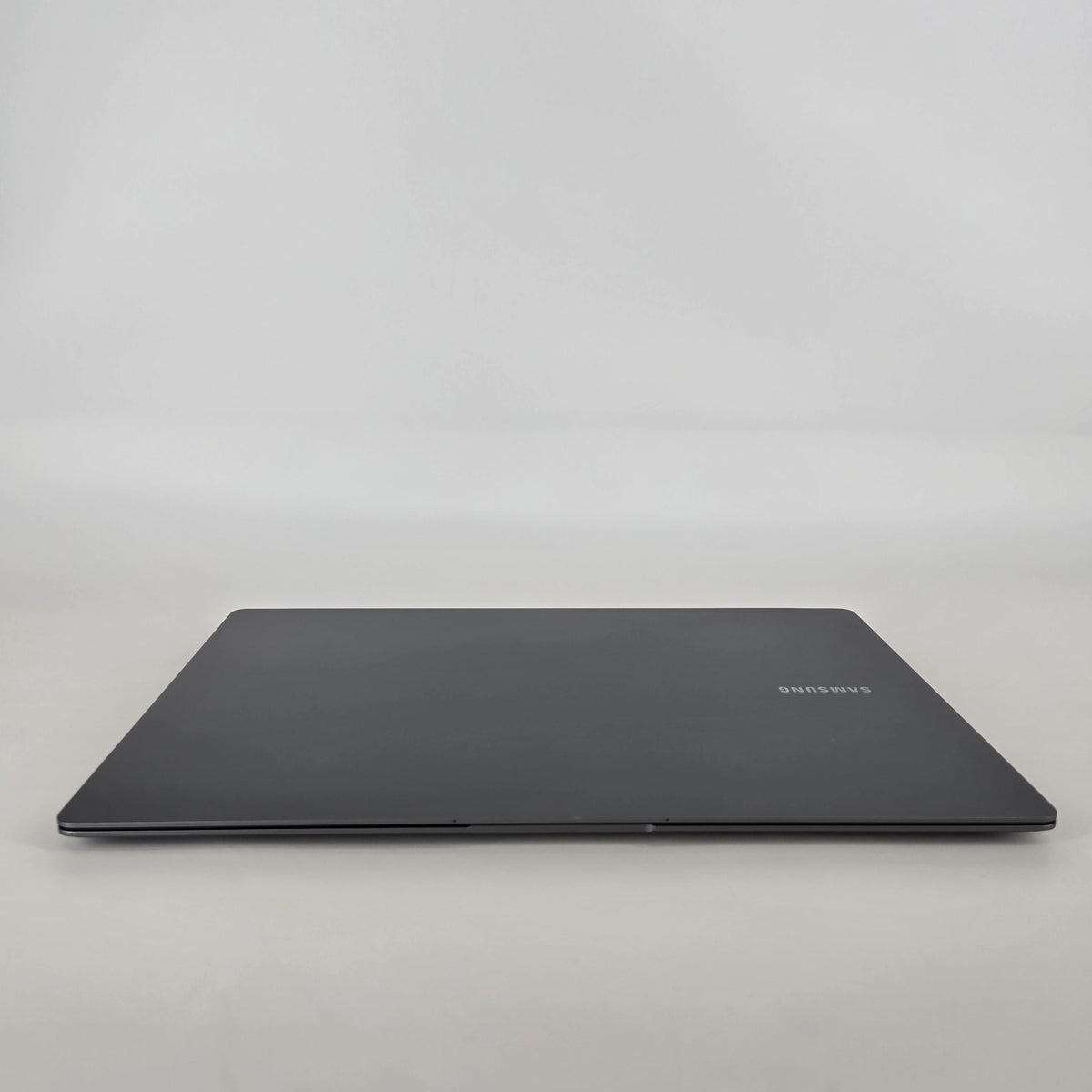 Galaxy Book5 Pro 16 Gray 2.2 GHz Intel Core Ultra 7 Series 2 16GB RAM 1TB Solid State Drive