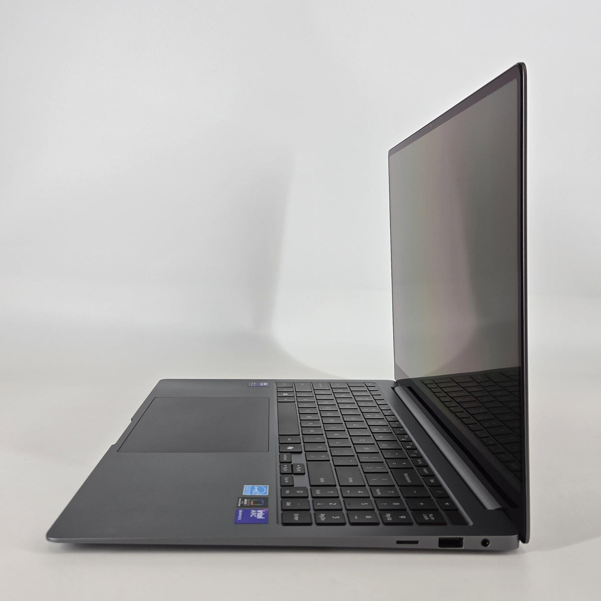 Galaxy Book5 Pro 16 Gray 2.2 GHz Intel Core Ultra 7 Series 2 16GB RAM 1TB Solid State Drive