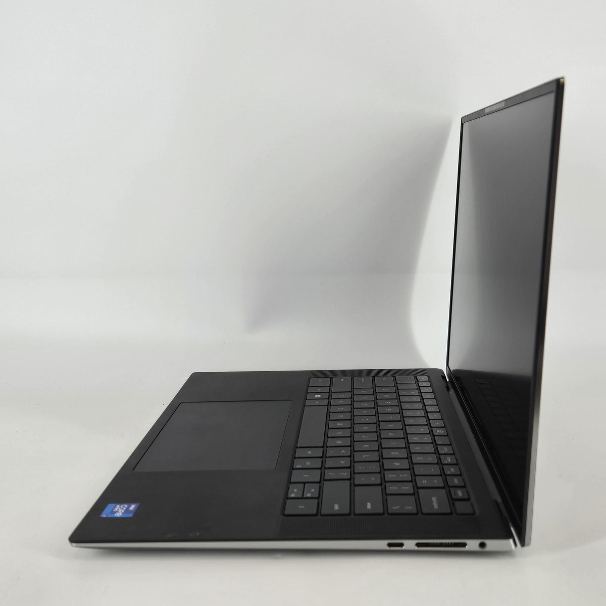Dell Precision 5560 15.6 Gray 2.5 GHz Intel Core i7 11th Gen. 16GB RAM 1TB Solid State Drive NVIDIA RTX A2000 4 GB