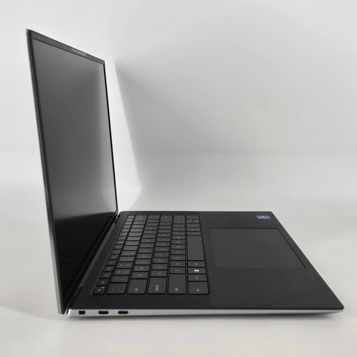 Dell Precision 5560 15.6 Gray 2.5 GHz Intel Core i7 11th Gen. 16GB RAM 1TB Solid State Drive NVIDIA RTX A2000 4 GB