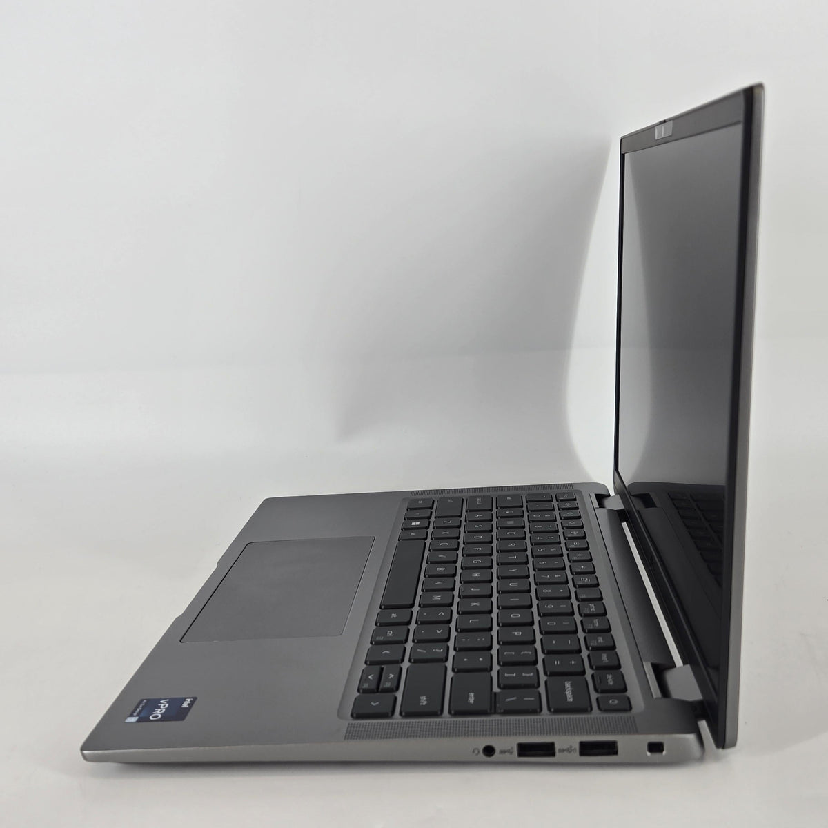 Dell Latitude 7440 14 Gray 1.9 GHz Intel Core i7 13th Gen. 32GB RAM 256GB Solid State Drive