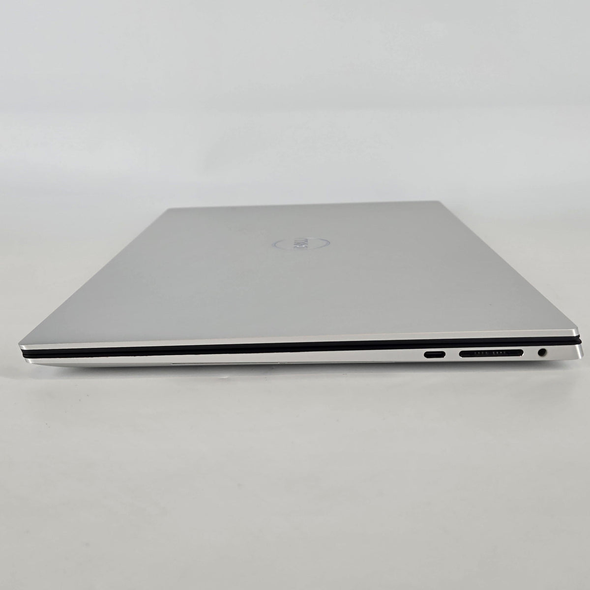 Dell XPS 15 9510 Silver 2.3 GHz Intel Core i7 11th Gen. 16GB RAM 512GB Solid State Drive NVIDIA GeForce RTX 3050 Ti 4 GB