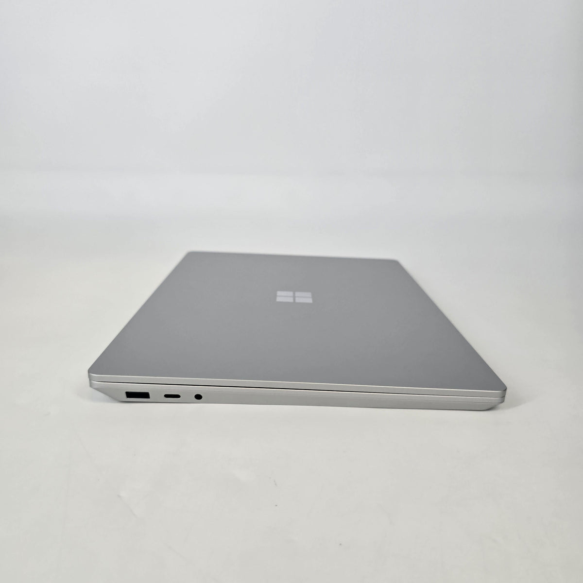 Microsoft Surface Laptop 6 13.5 Platinum 3.6 GHz Intel Core Ultra 5 16GB RAM 512GB Solid State Drive