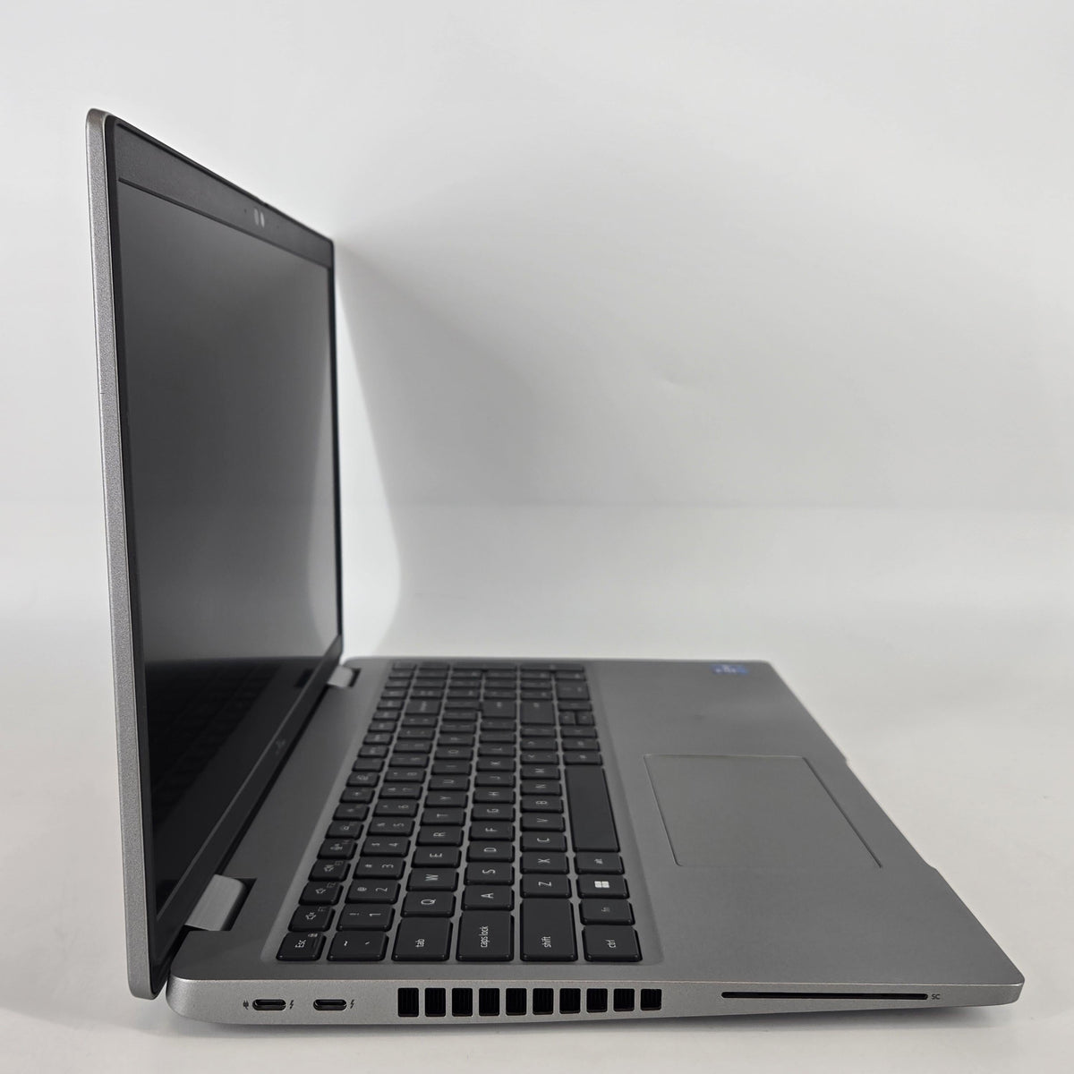 Dell Latitude 5520 15.6 Gray 3.0 GHz Intel Core i7 11th Gen. 16GB RAM 256GB Solid State Drive