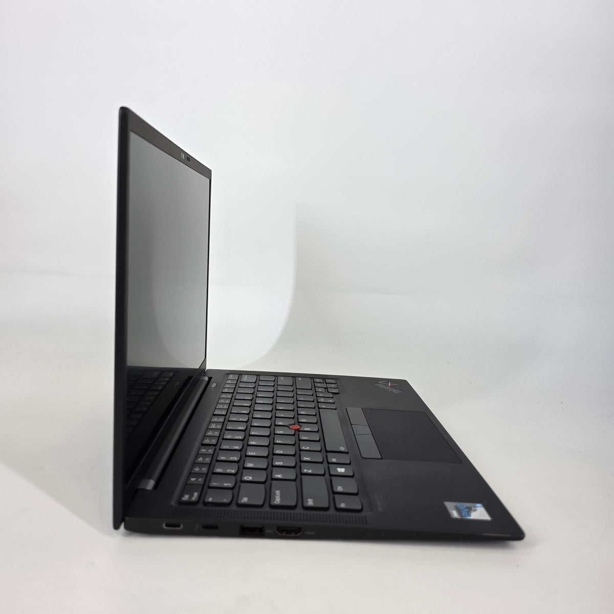 Lenovo ThinkPad X1 Carbon Gen 9 14 Black 2.6 GHz Intel Core i5 11th Gen. 16GB RAM 512GB Solid State Drive