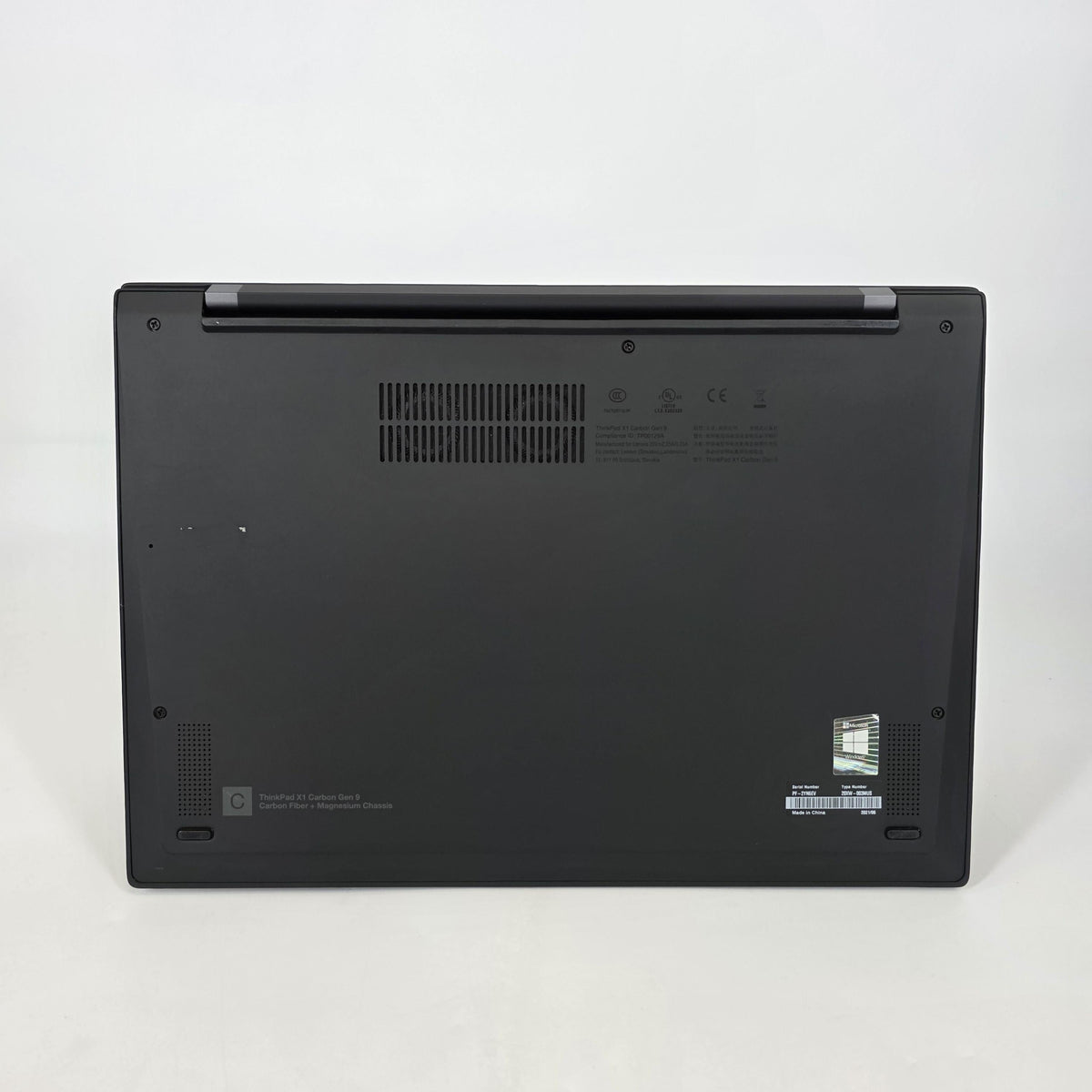 Lenovo ThinkPad X1 Carbon Gen 9 14 Black 2.6 GHz Intel Core i5 11th Gen. 16GB RAM 512GB Solid State Drive