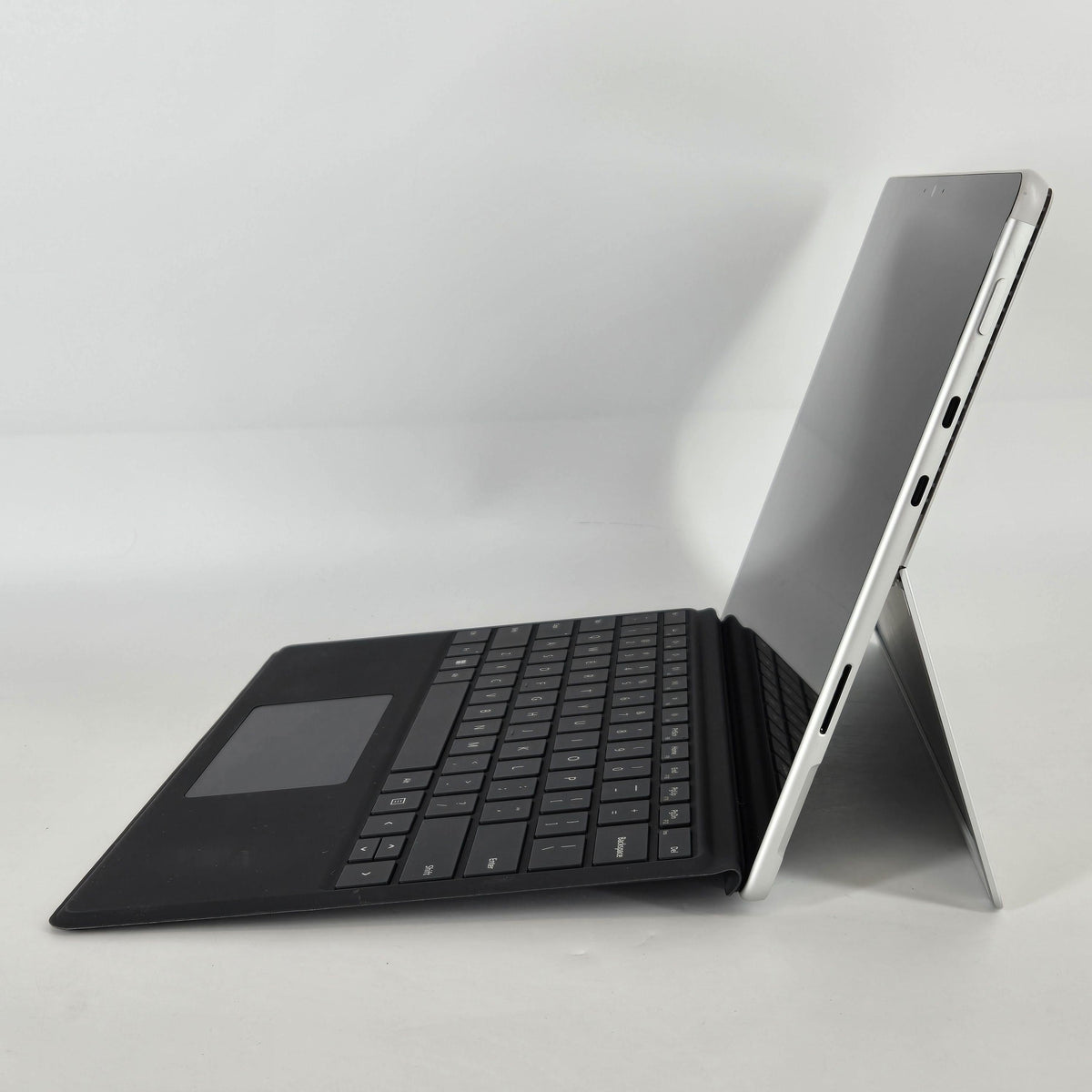 Surface Pro 8 13 Silver Unlocked 2.6 GHz Intel Core i5 11th Gen. 16GB RAM 256GB Solid State Drive