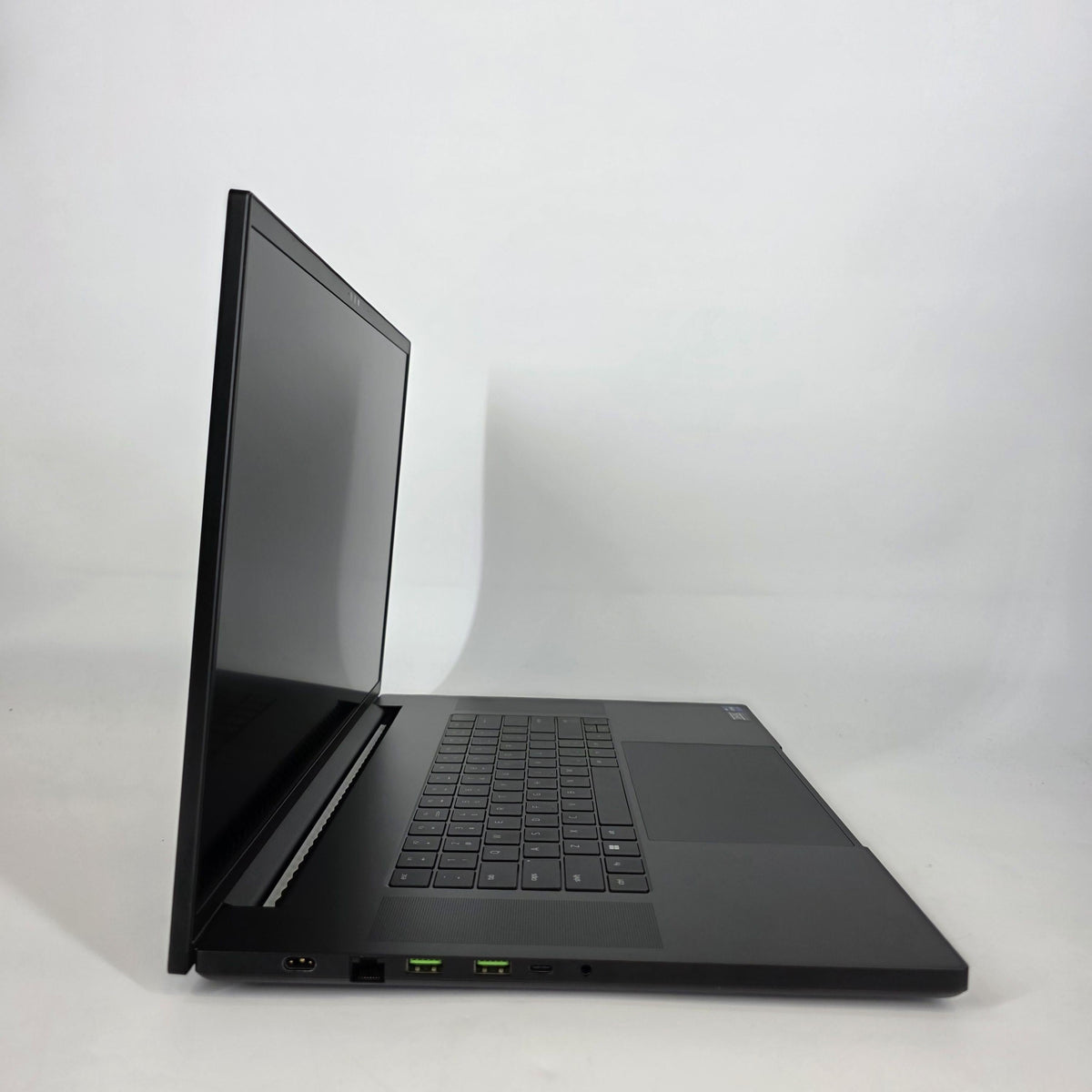Razer Blade 18 2023 Black 2.2 GHz Intel Core i9 13th Gen. 32GB RAM 1TB Solid State Drive 1TB Solid State Drive NVIDIA GeForce RTX 4090 16 GB