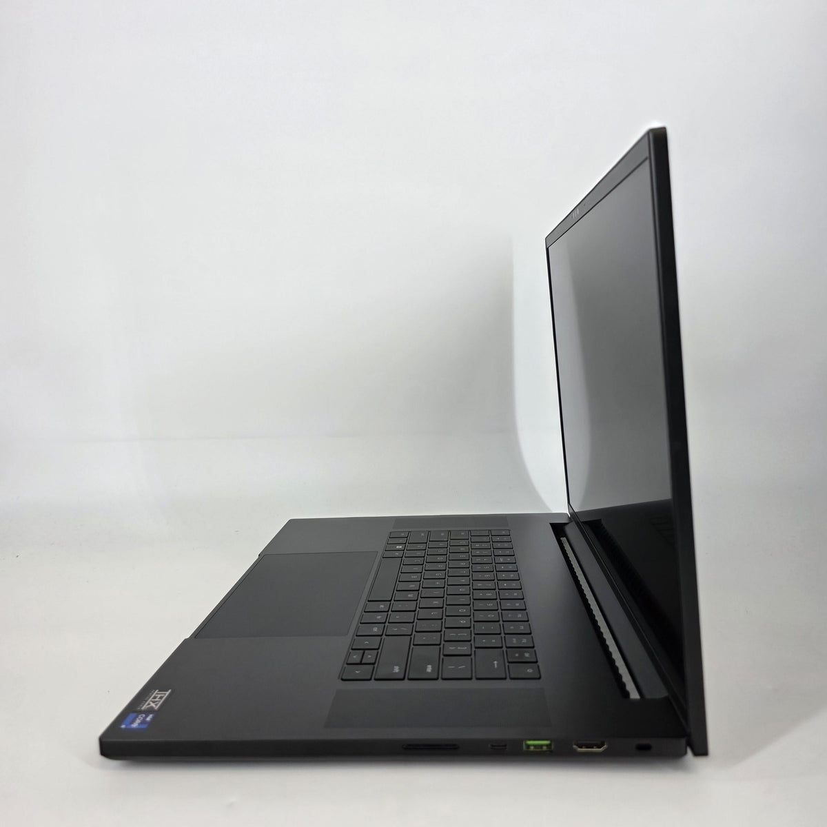 Razer Blade 18 2023 Black 2.2 GHz Intel Core i9 13th Gen. 32GB RAM 1TB Solid State Drive 1TB Solid State Drive NVIDIA GeForce RTX 4090 16 GB