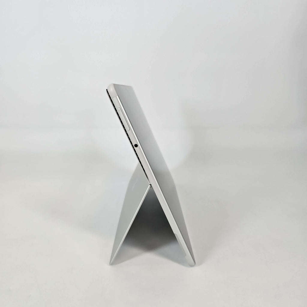 Surface Pro 8 13 Silver Unlocked 2.6 GHz Intel Core i5 11th Gen. 8GB RAM 128GB Solid State Drive