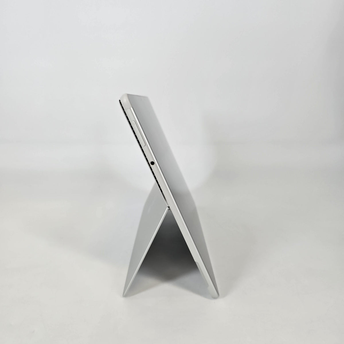 Surface Pro 8 13 Silver Unlocked 2.6 GHz Intel Core i5 11th Gen. 8GB RAM 128GB Solid State Drive