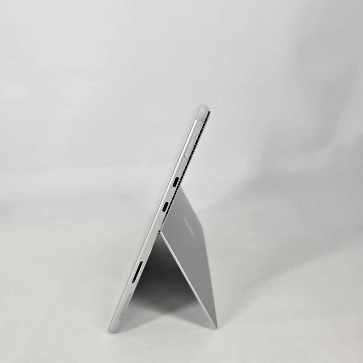 Surface Pro 8 13 Silver Unlocked 2.6 GHz Intel Core i5 11th Gen. 8GB RAM 128GB Solid State Drive