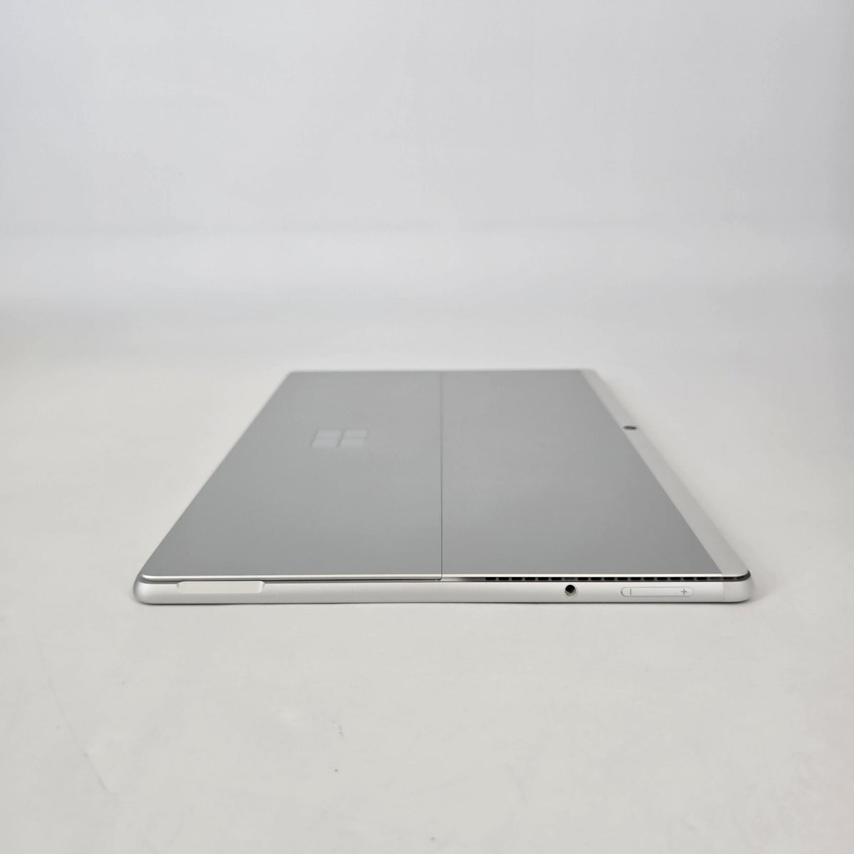 Surface Pro 8 13 Silver Unlocked 2.6 GHz Intel Core i5 11th Gen. 8GB RAM 128GB Solid State Drive