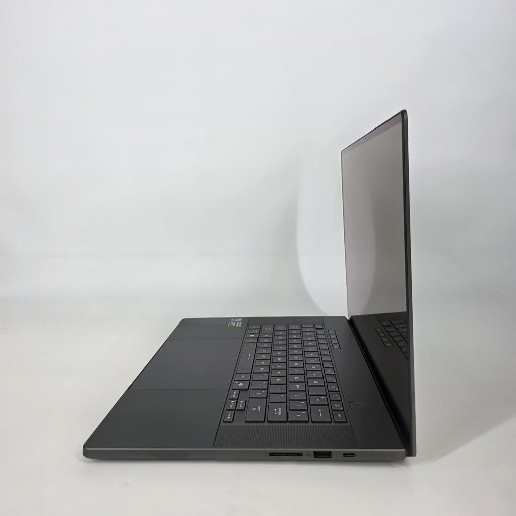 Asus ROG Zephyrus G16 GU605 16 White 2.9 GHz Intel Core Ultra 9 Series 2 16GB RAM 1TB Solid State Drive NVIDIA GeForce RTX 5070 8 GB