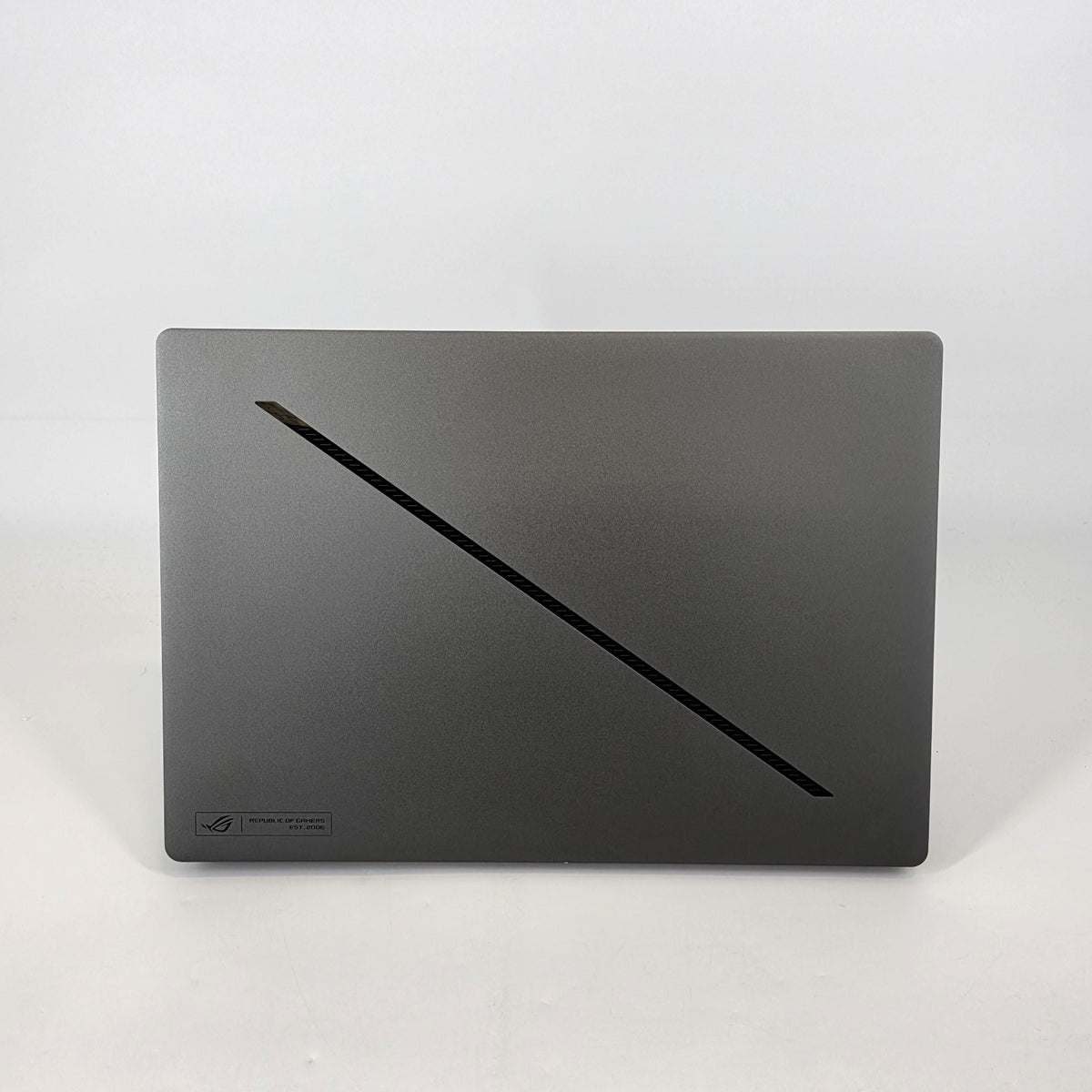 Asus ROG Zephyrus G16 GU605 16 White 2.9 GHz Intel Core Ultra 9 Series 2 16GB RAM 1TB Solid State Drive NVIDIA GeForce RTX 5070 8 GB