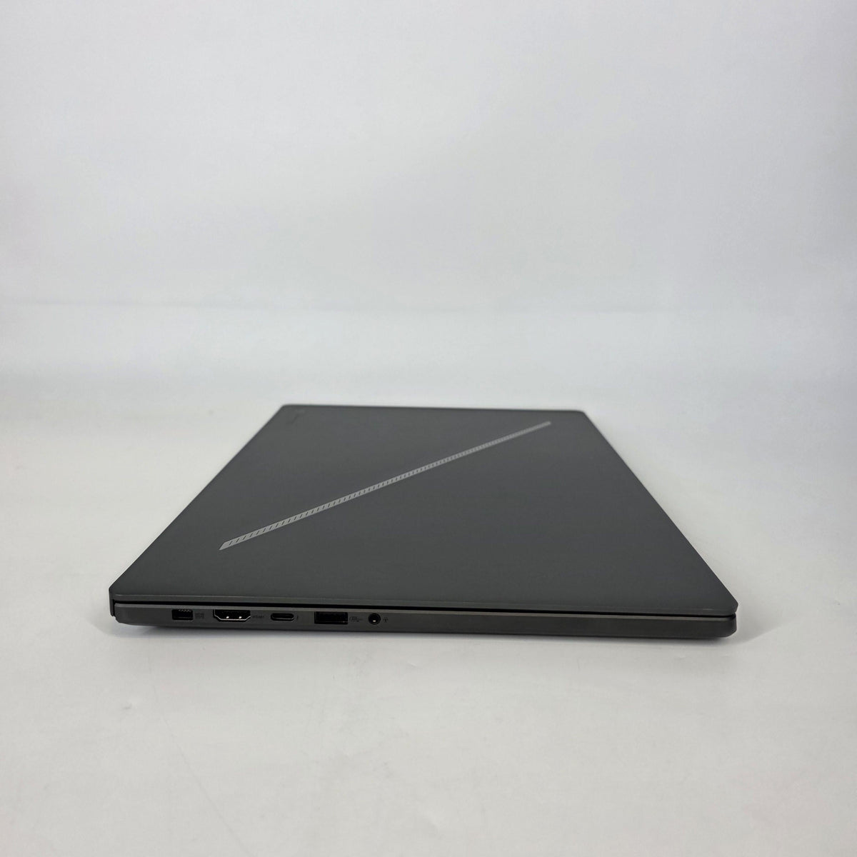 Asus ROG Zephyrus G16 GU605 16 White 2.9 GHz Intel Core Ultra 9 Series 2 16GB RAM 1TB Solid State Drive NVIDIA GeForce RTX 5070 8 GB