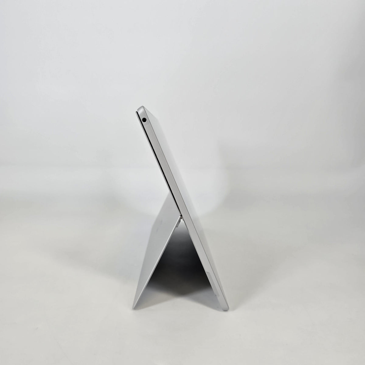 Surface Pro 7 Plus 12.3 Silver Unlocked 2.4 GHz Intel Core i5 11th Gen. 16GB RAM 256GB Solid State Drive