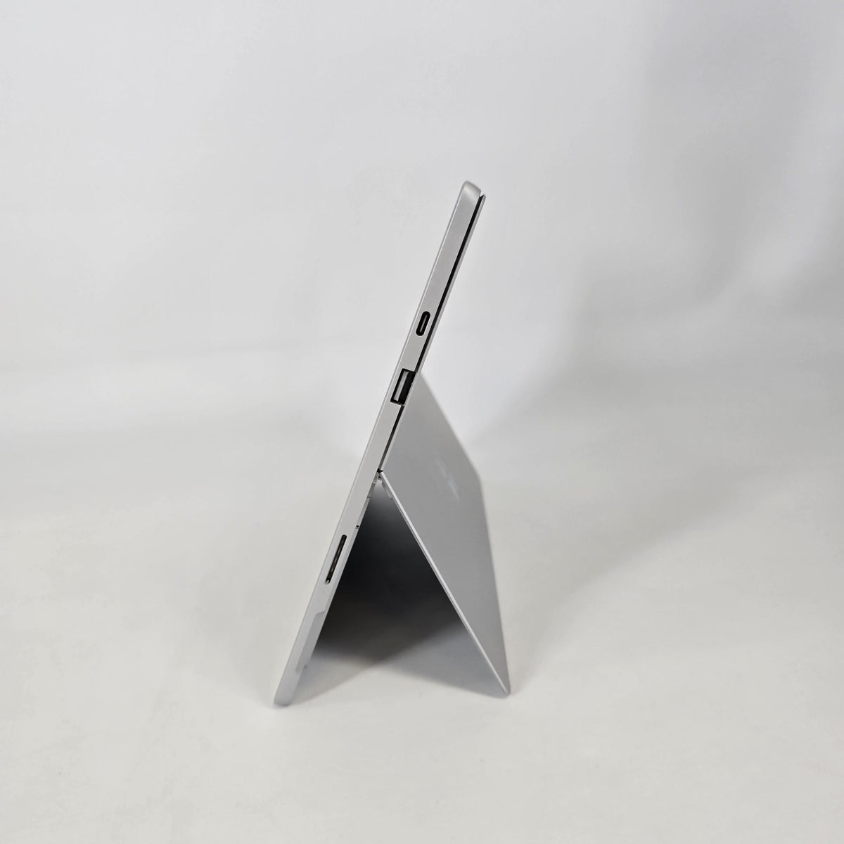 Surface Pro 7 Plus 12.3 Silver Unlocked 2.4 GHz Intel Core i5 11th Gen. 16GB RAM 256GB Solid State Drive