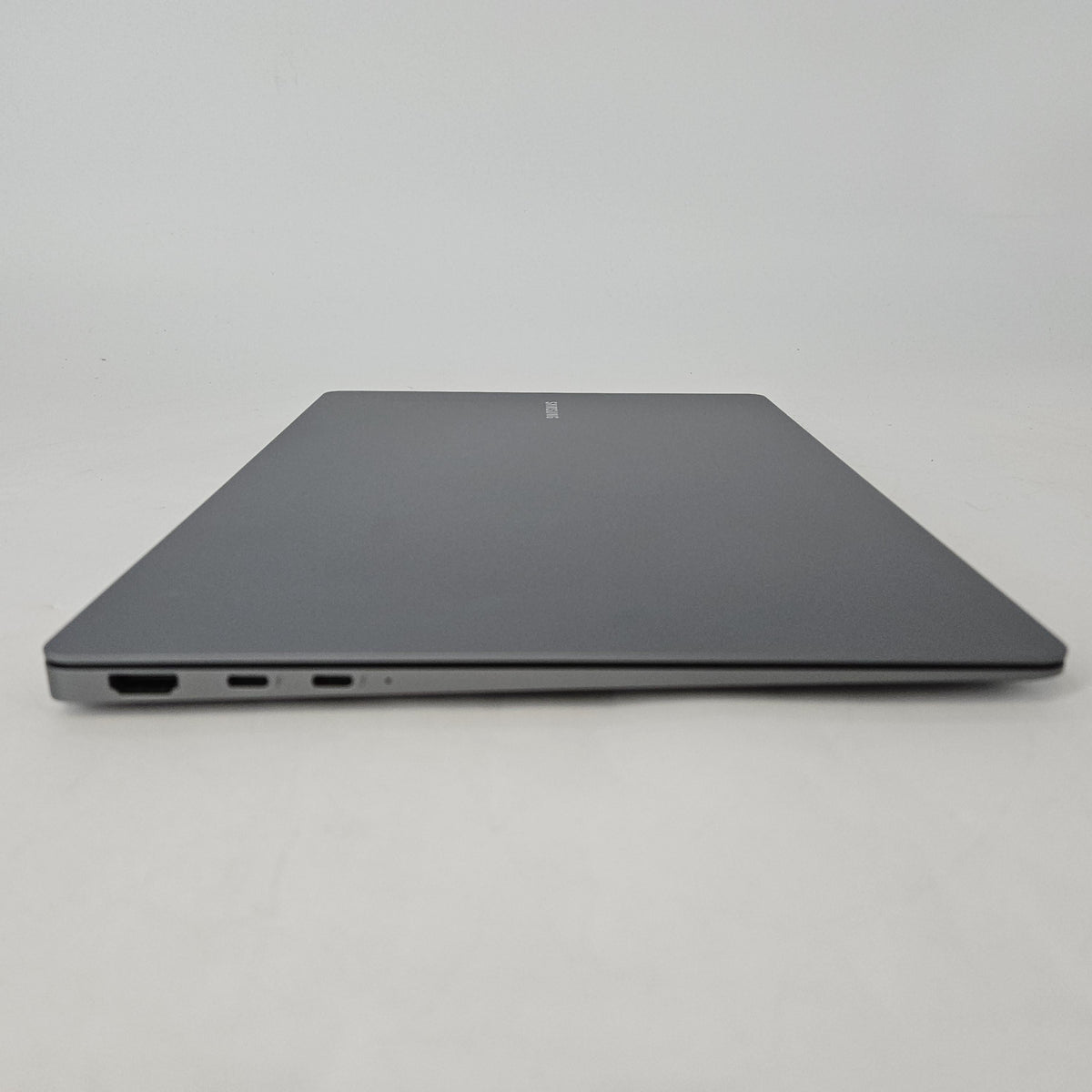 Galaxy Book5 Pro 14 Gray 2.2 GHz Intel Core Ultra 7 Series 2 32GB RAM 1TB Solid State Drive