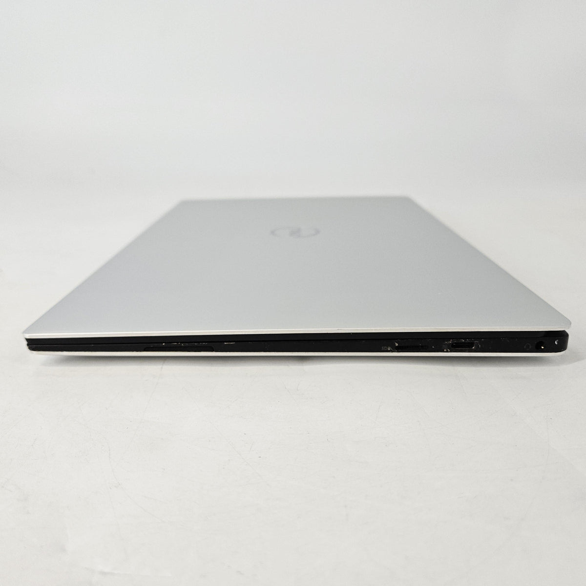 Dell XPS 13 9380 Silver 1.8 GHz Intel Core i7 8th Gen. 8GB RAM 256GB Solid State Drive