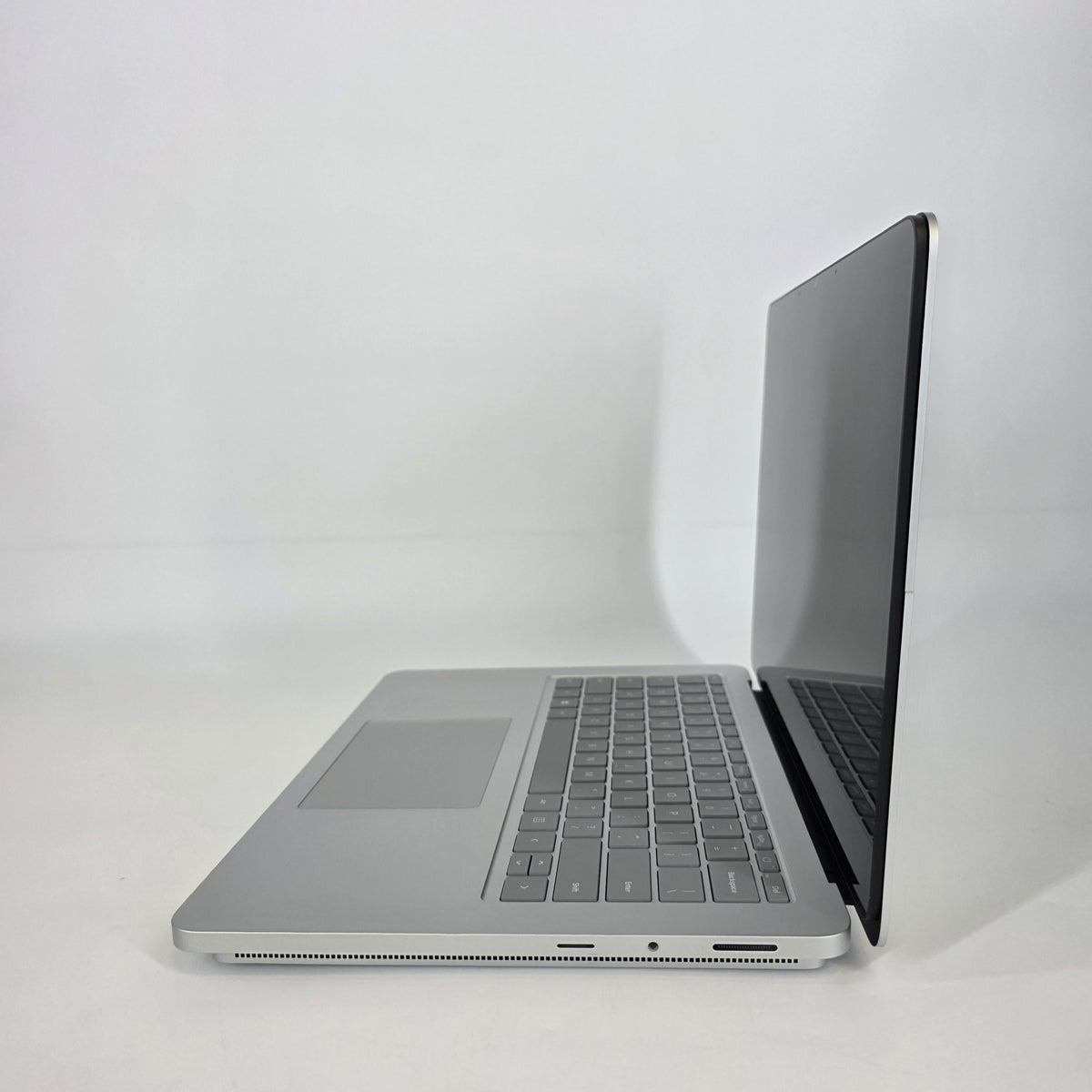 Surface Laptop Studio 2 14.4 Silver 2.9 GHz Intel Core i7 13th Gen. 64GB RAM 1TB Solid State Drive NVIDIA GeForce RTX 4060 8 GB