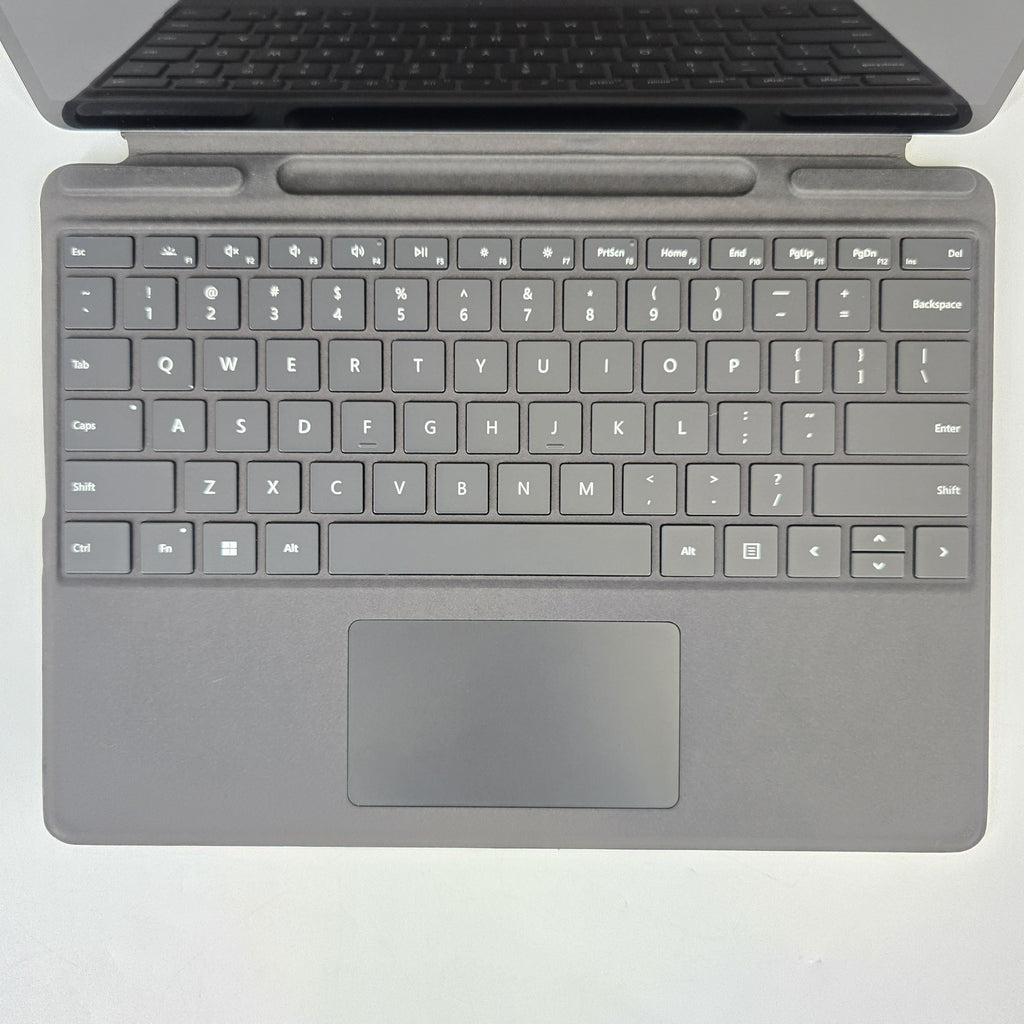 Surface Pro 8 13 Silver WiFi 3.0 GHz Intel Core i7 11th Gen. 16GB RAM 1TB Solid State Drive