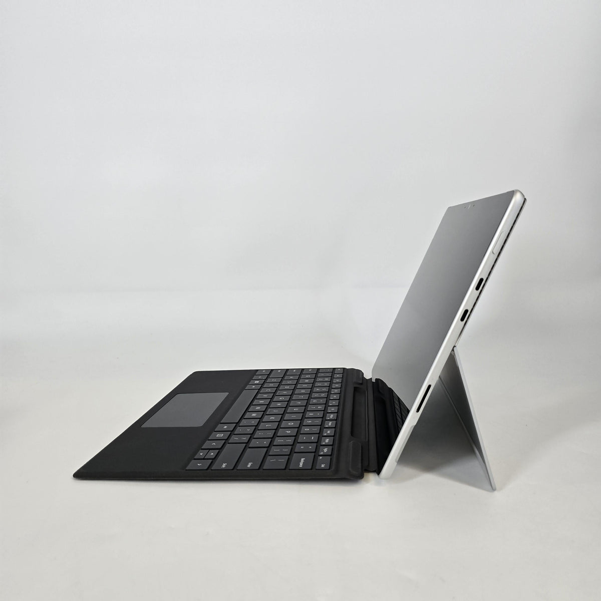 Surface Pro 8 13 Silver WiFi 3.0 GHz Intel Core i7 11th Gen. 16GB RAM 1TB Solid State Drive
