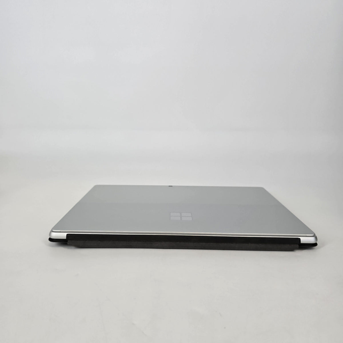 Surface Pro 8 13 Silver WiFi 3.0 GHz Intel Core i7 11th Gen. 16GB RAM 1TB Solid State Drive