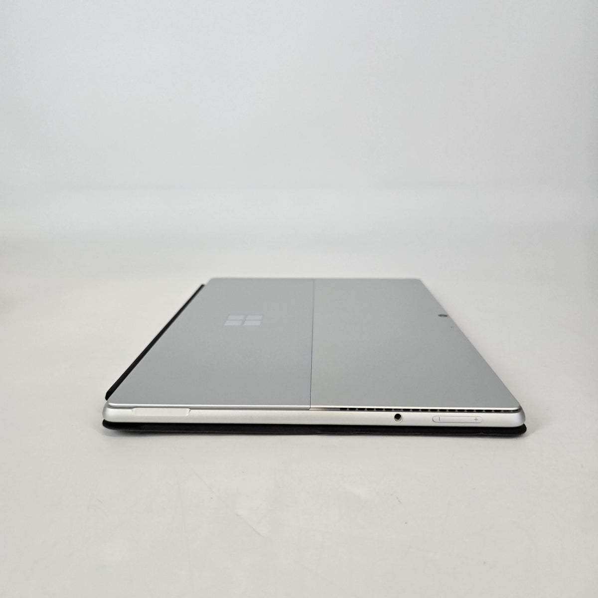 Surface Pro 8 13 Silver WiFi 3.0 GHz Intel Core i7 11th Gen. 16GB RAM 1TB Solid State Drive