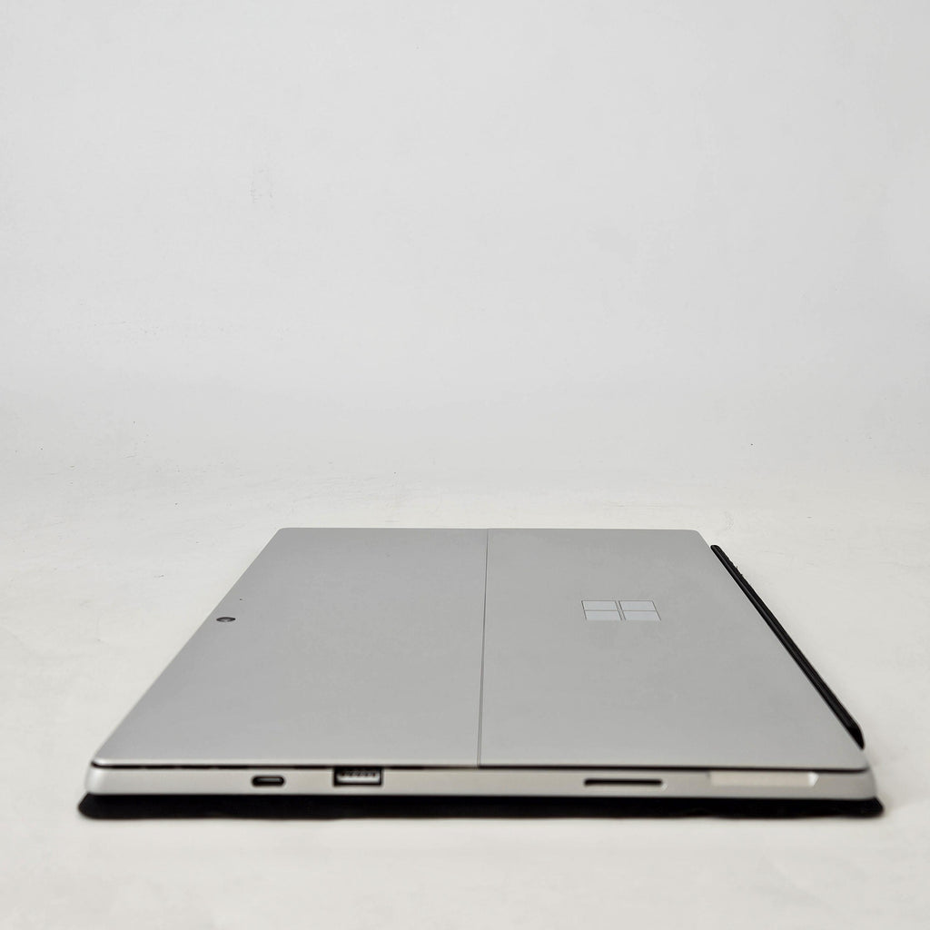Microsoft Surface Pro 7 Plus 12.3 Silver WiFi 2.4 GHz Intel Core i5 11th Gen. 8GB RAM 128GB Solid State Drive