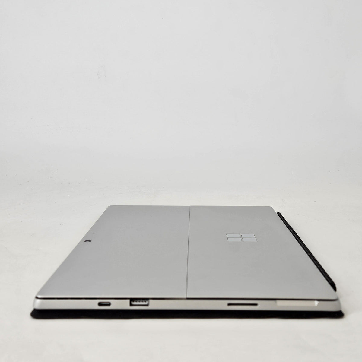 Microsoft Surface Pro 7 Plus 12.3 Silver WiFi 2.4 GHz Intel Core i5 11th Gen. 8GB RAM 128GB Solid State Drive