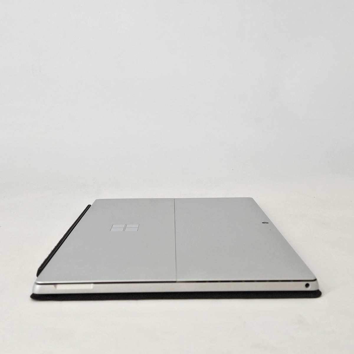 Microsoft Surface Pro 7 Plus 12.3 Silver WiFi 2.4 GHz Intel Core i5 11th Gen. 8GB RAM 128GB Solid State Drive