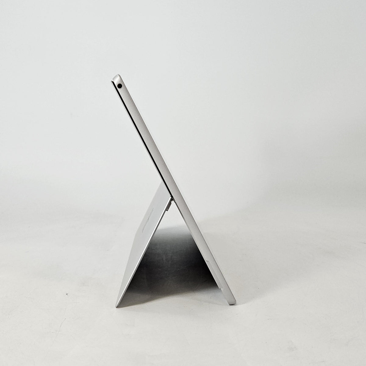 Microsoft Surface Pro 7 12.3 Silver WiFi 1.3 GHz Intel Core i7 10th Gen. 16GB RAM 256GB Solid State Drive