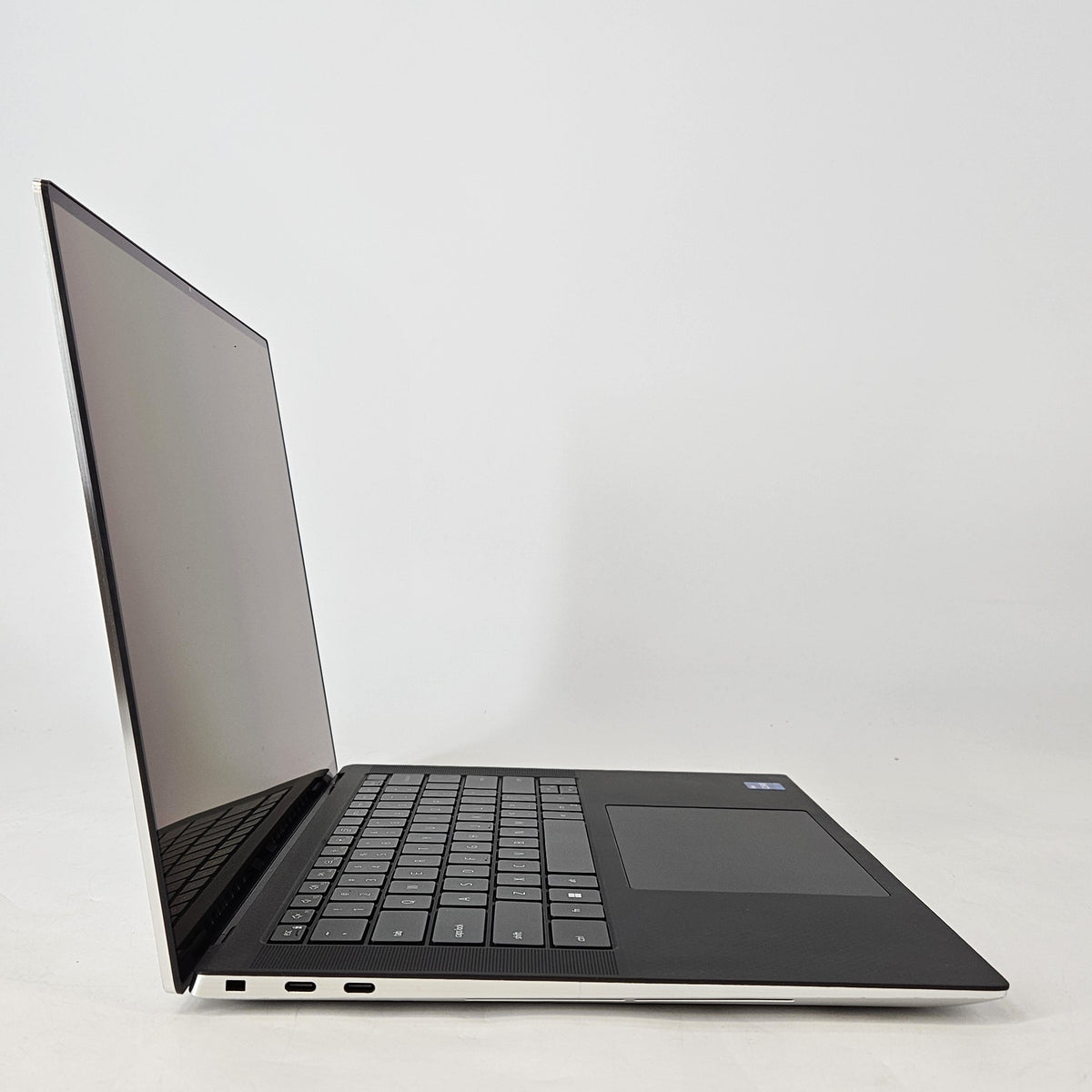 Dell XPS 15 9510 Silver 2.3 GHz Intel Core i7 11th Gen. 32GB RAM 512GB Solid State Drive NVIDIA GeForce RTX 3050 Ti 4 GB