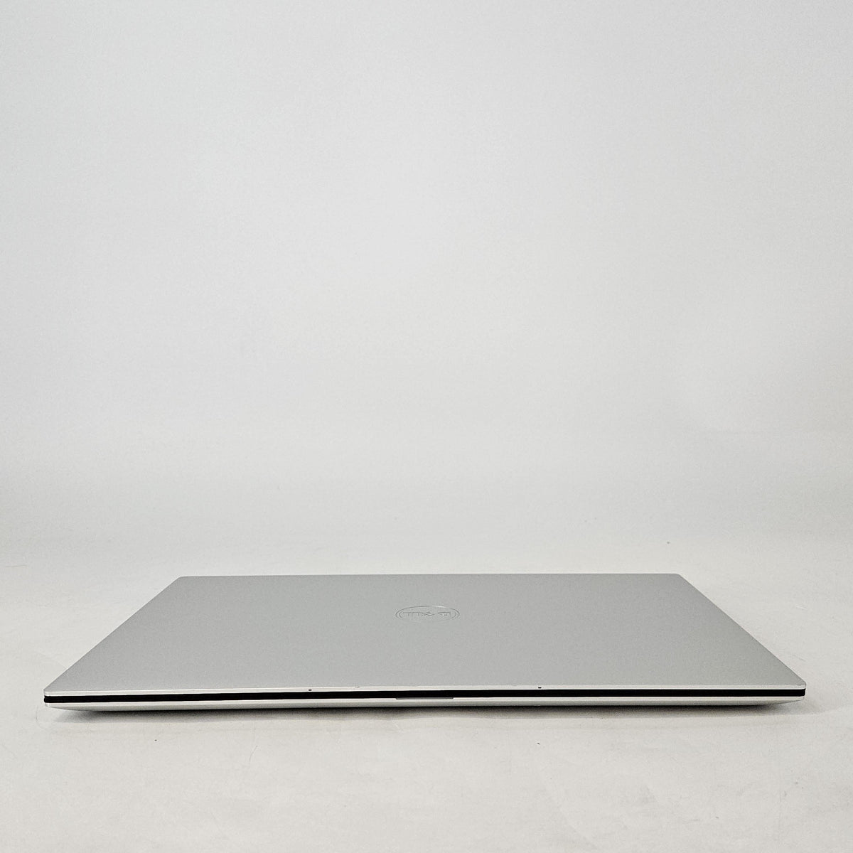 Dell XPS 15 9510 Silver 2.3 GHz Intel Core i7 11th Gen. 32GB RAM 512GB Solid State Drive NVIDIA GeForce RTX 3050 Ti 4 GB