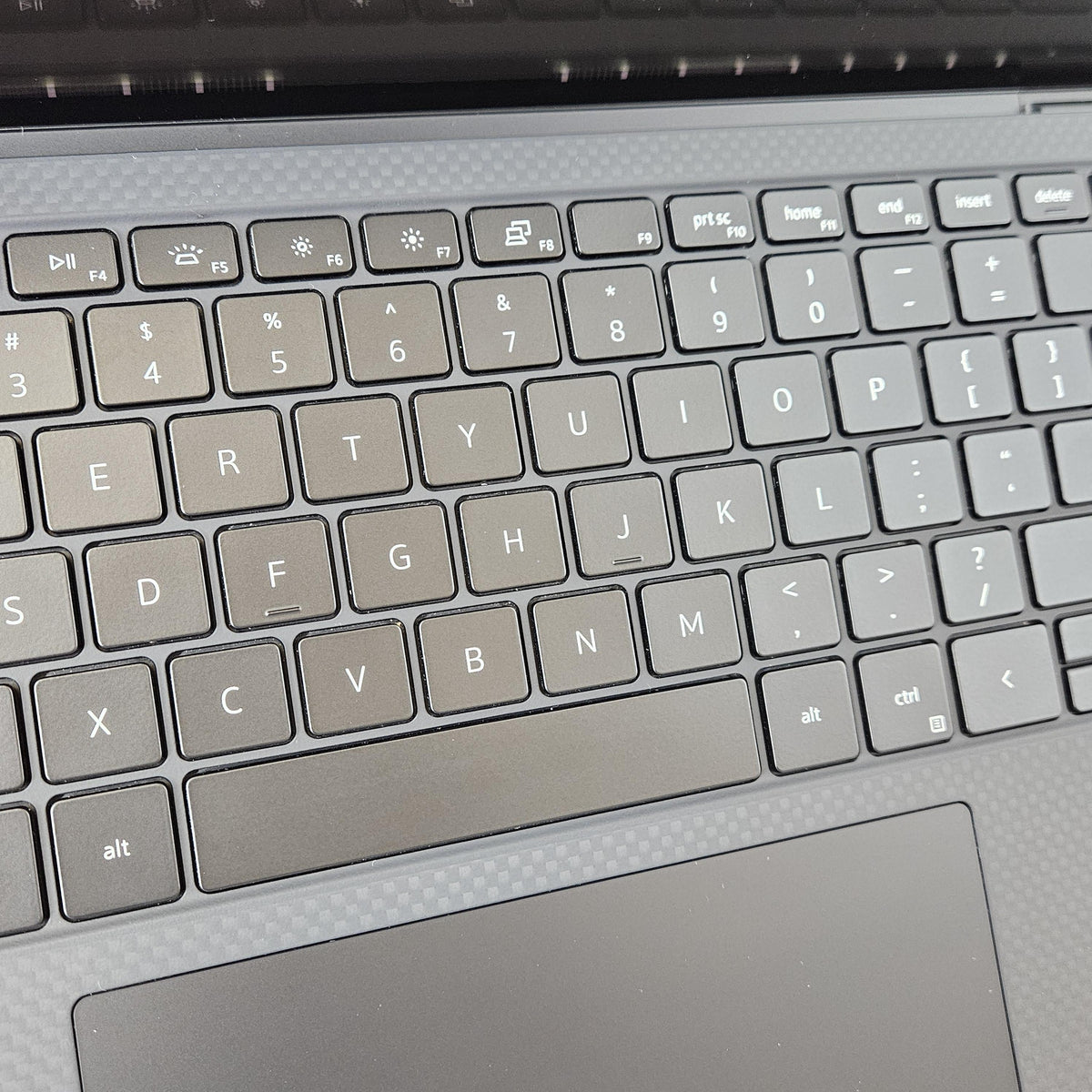 Dell XPS 15 9510 Silver 2.3 GHz Intel Core i7 11th Gen. 32GB RAM 512GB Solid State Drive NVIDIA GeForce RTX 3050 Ti 4 GB