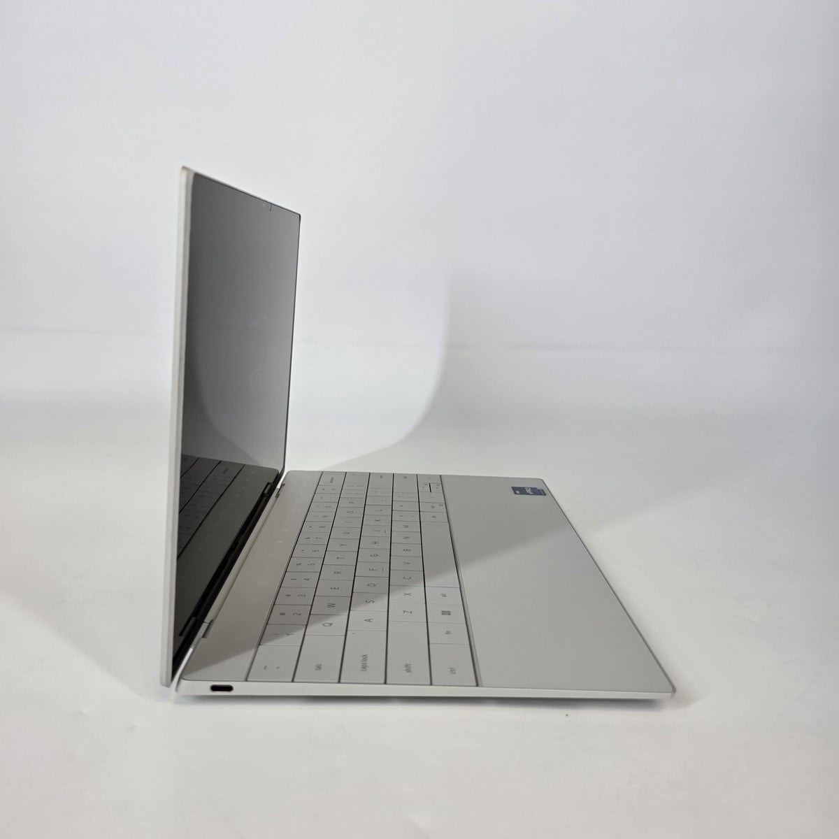 Dell XPS 13 Plus 9320 Silver 1.9 GHz Intel Core i7 13th Gen. 16GB RAM 256GB Solid State Drive