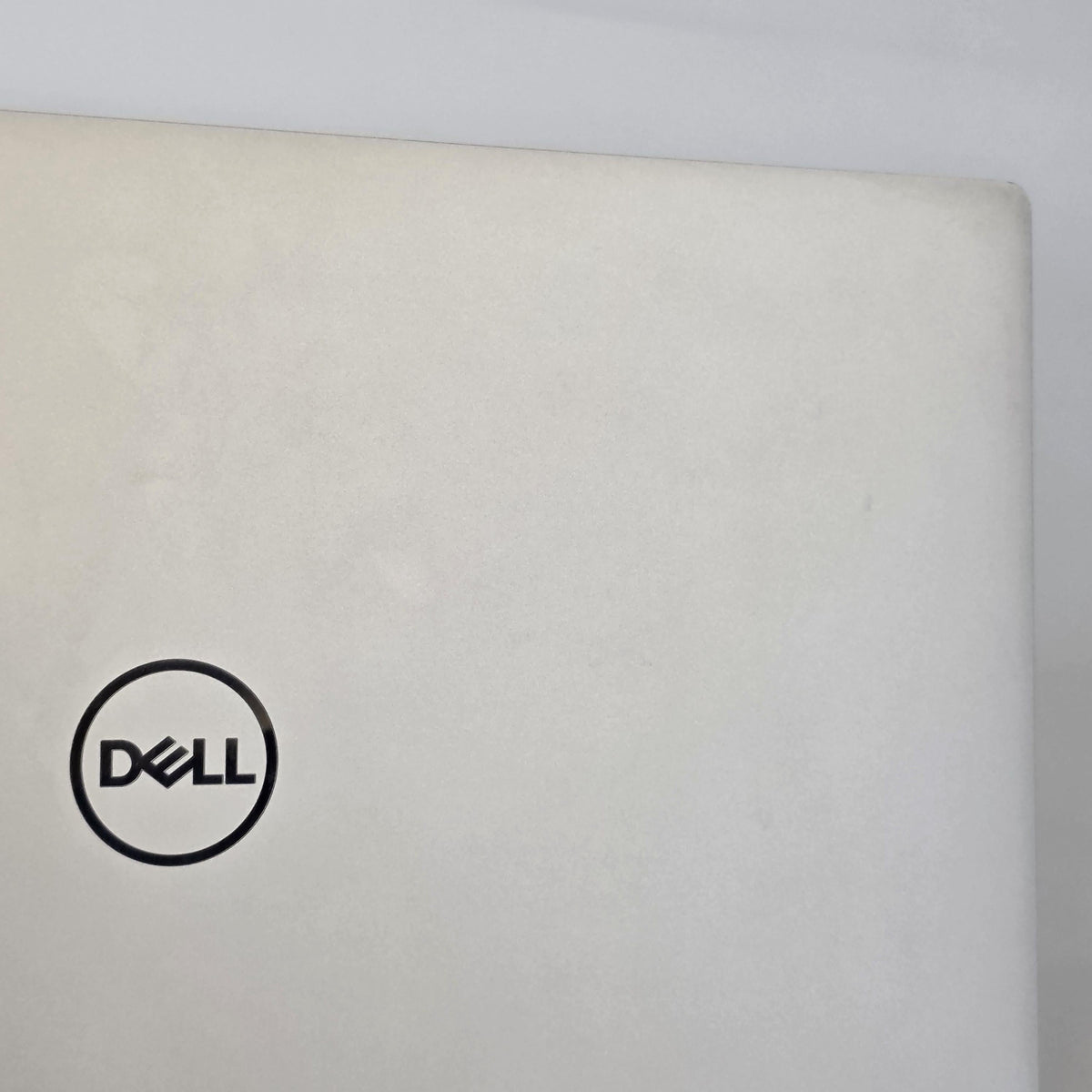 Dell XPS 13 Plus 9320 Silver 1.9 GHz Intel Core i7 13th Gen. 16GB RAM 256GB Solid State Drive