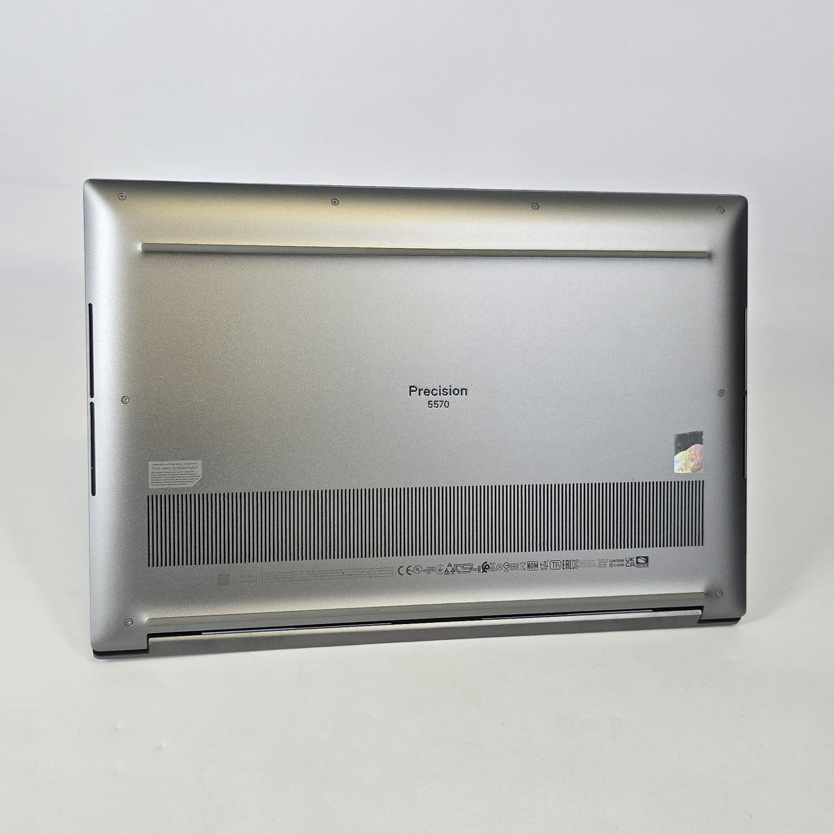 Precision 5570 15.6 Gray 2.3 GHz Intel Core i7 12th Gen. 16GB RAM 256GB Solid State Drive NVIDIA RTX A2000 8 GB