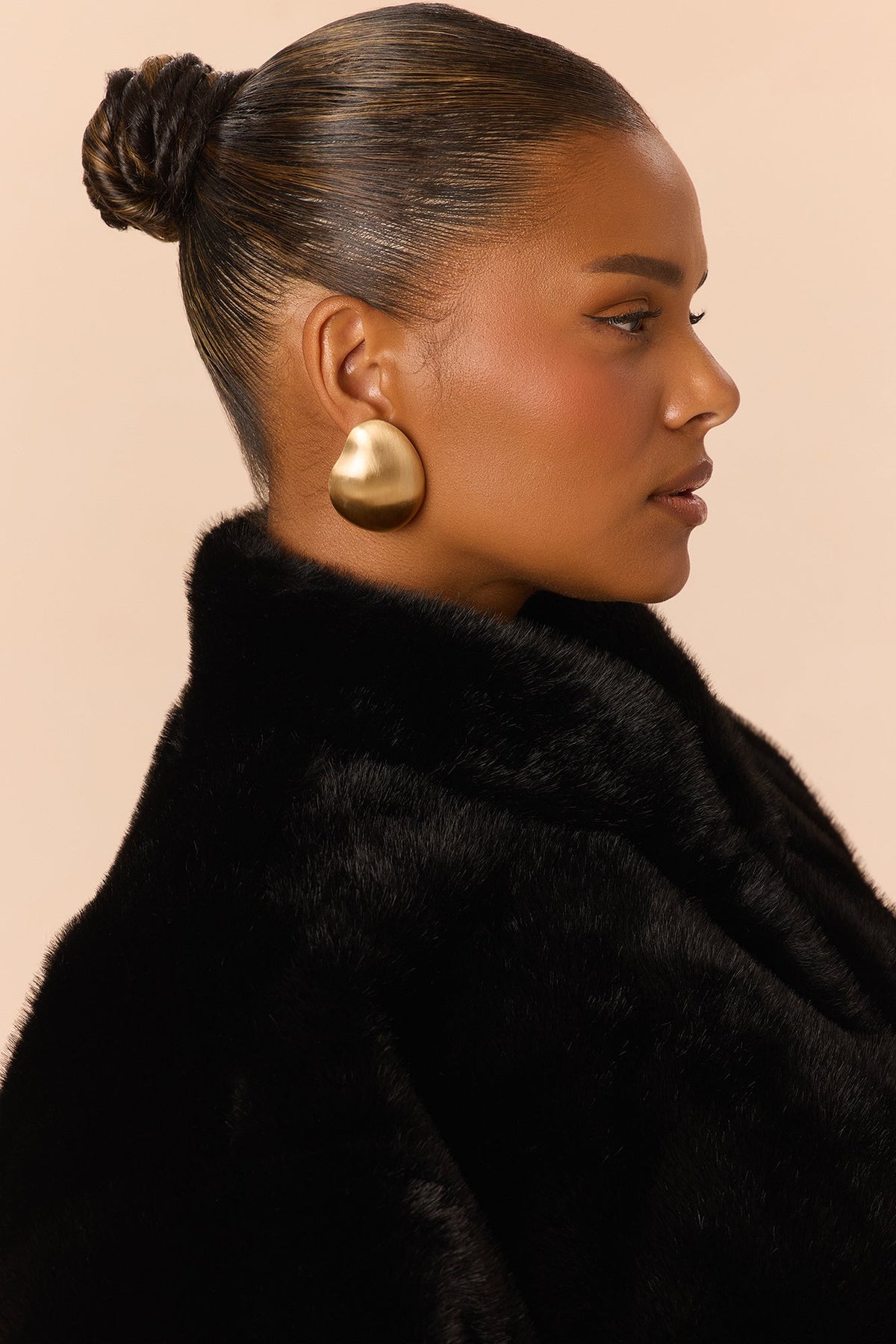 Snowflake Bliss Faux Fur Cape - Black