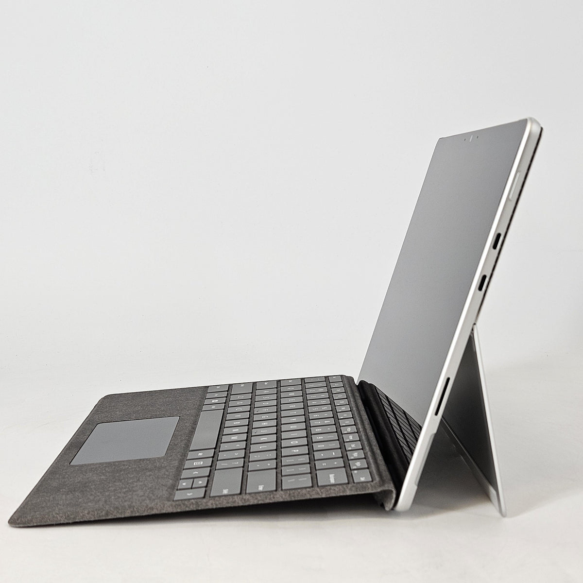 Microsoft Surface Pro 8 13 Silver WiFi 3.0 GHz Intel Core i7 11th Gen. 16GB RAM 512GB Solid State Drive