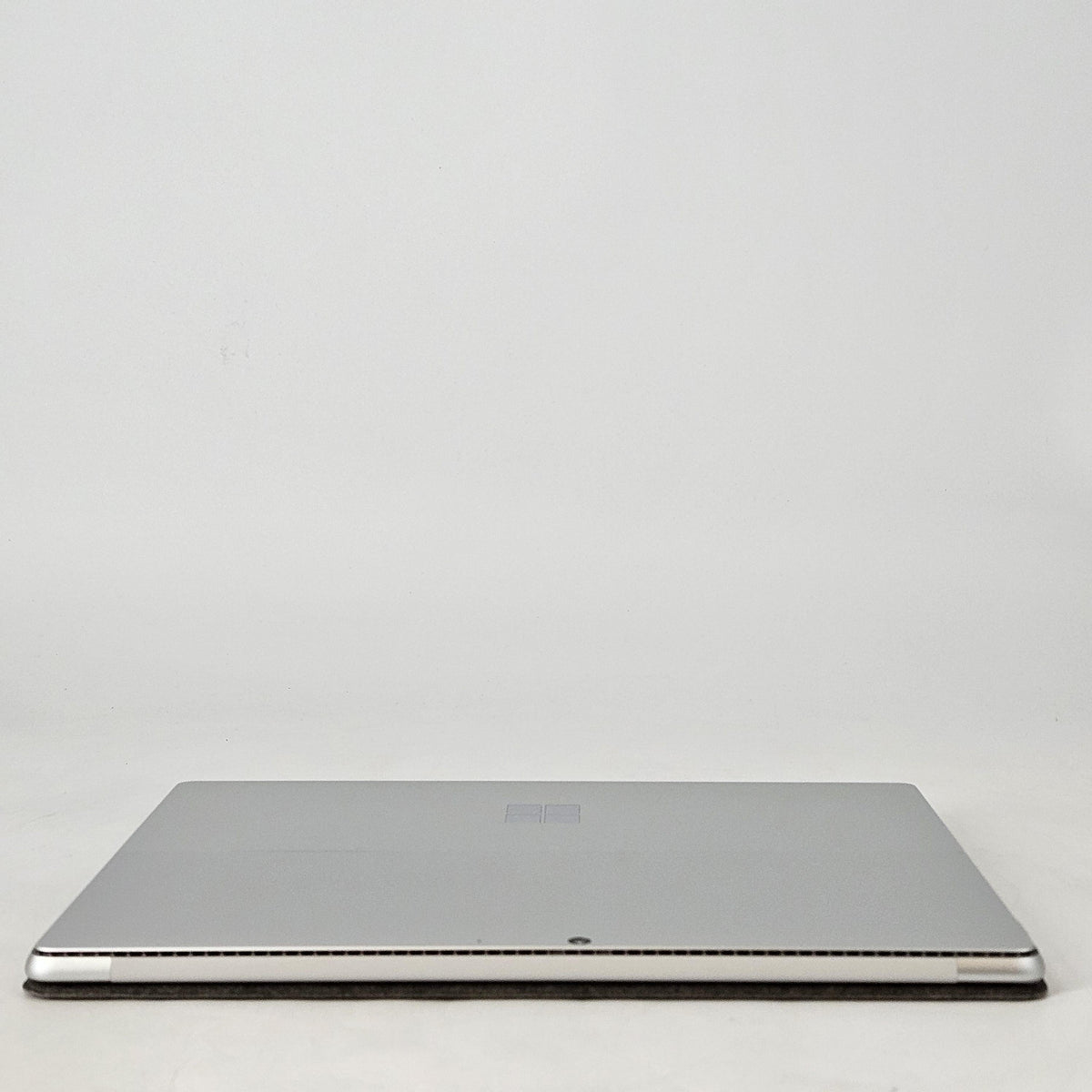 Microsoft Surface Pro 8 13 Silver WiFi 3.0 GHz Intel Core i7 11th Gen. 16GB RAM 512GB Solid State Drive
