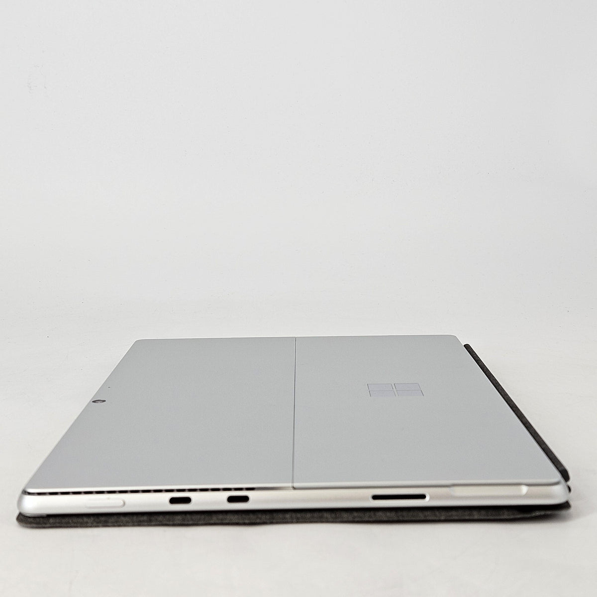 Microsoft Surface Pro 8 13 Silver WiFi 3.0 GHz Intel Core i7 11th Gen. 16GB RAM 512GB Solid State Drive