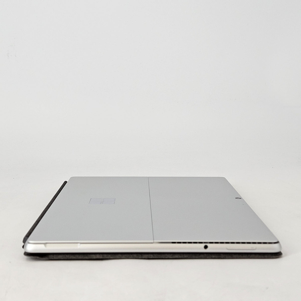 Microsoft Surface Pro 8 13 Silver WiFi 3.0 GHz Intel Core i7 11th Gen. 16GB RAM 512GB Solid State Drive