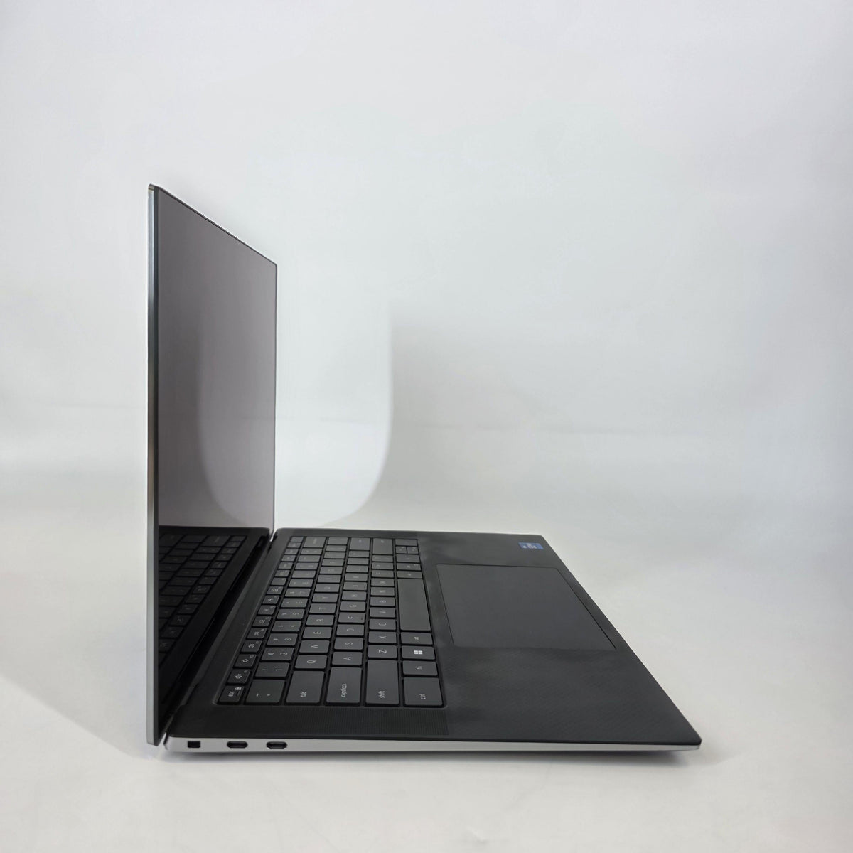 Dell XPS 15 9500 Gray 2.4 GHz Intel Core i9 10th Gen. 32GB RAM 1TB Solid State Drive NVIDIA GeForce GTX 1650 Ti 4 GB