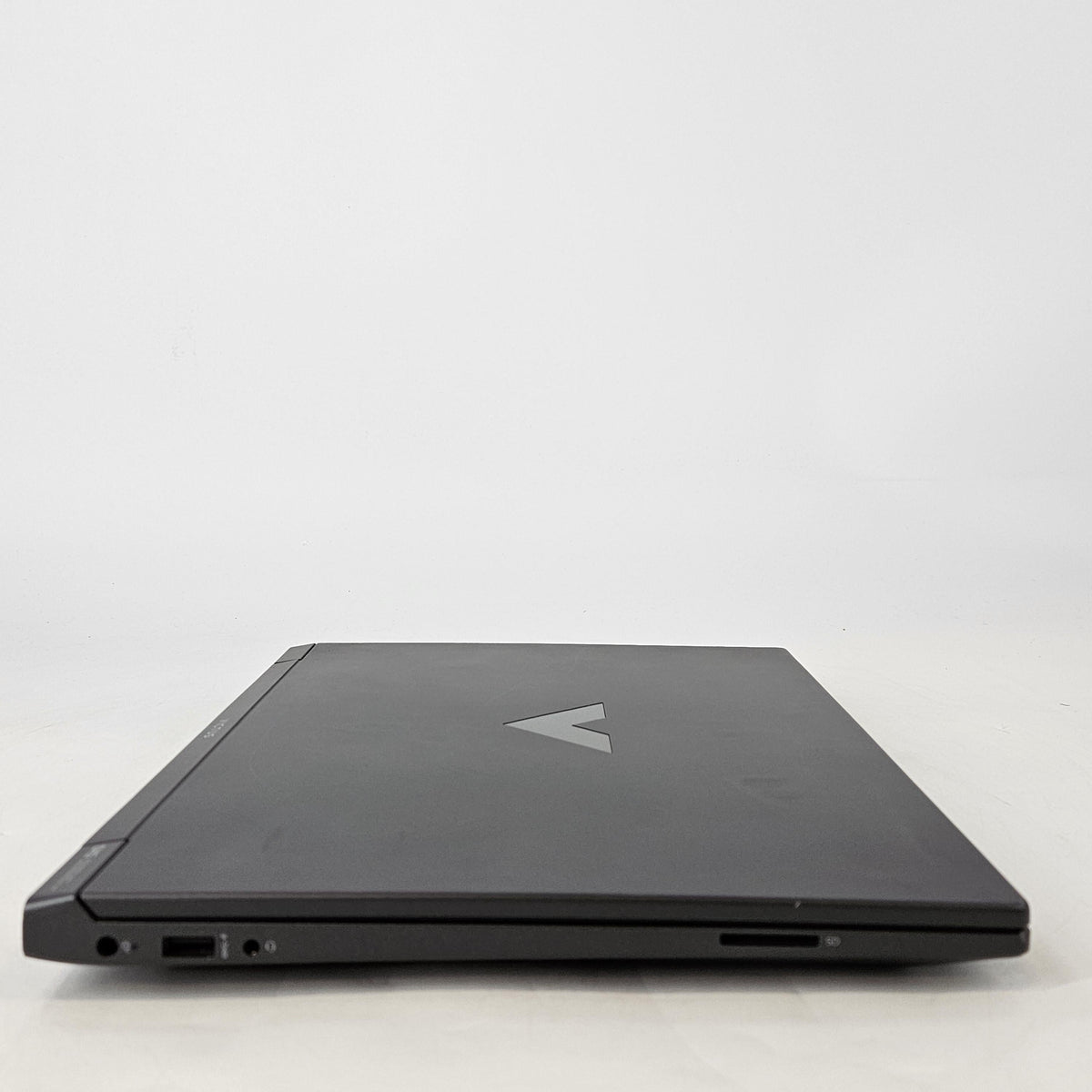 HP Victus 15.6 Gray 3.3 GHz AMD Ryzen 5 7535HS 16GB RAM 512GB Solid State Drive NVIDIA GeForce RTX 2050 4 GB